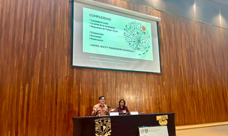 Director Académico de Postgrado expuso en conferencia internacional de Trabajo Social en México