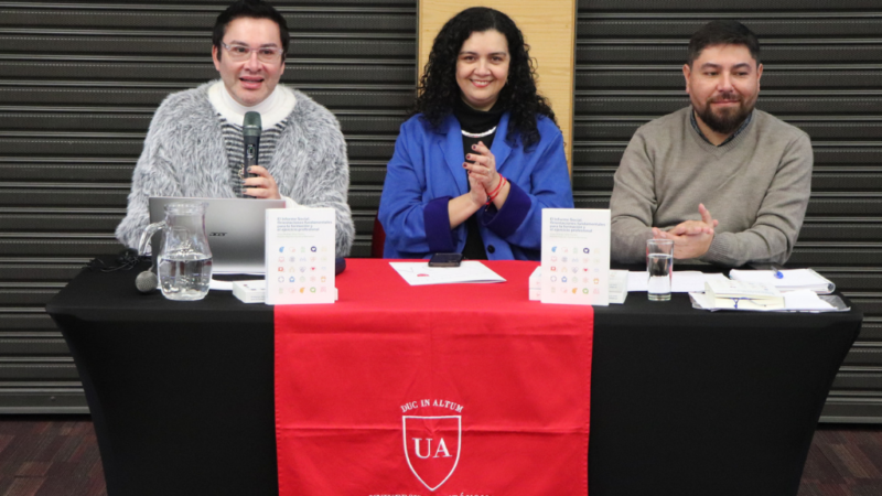 Académicos de la Universidad Autónoma de Chile presentaron el libro "Informe Social"