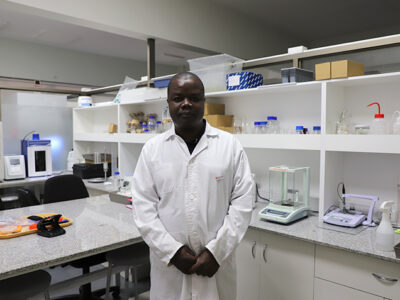 Investigador doctoral de Kenia realiza pasantía en la Universidad Autónoma de Chile
