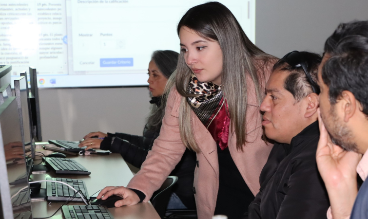 Docentes de la sede Santiago participan en Talleres de Herramientas Digitales 