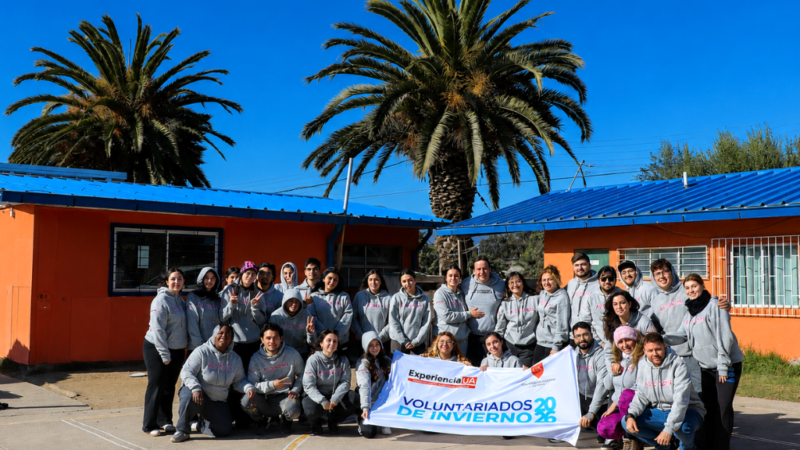 Estudiantes de la Sede Santiago contribuyen al mejoramiento de escuelas rurales de Longotoma y Huequén 