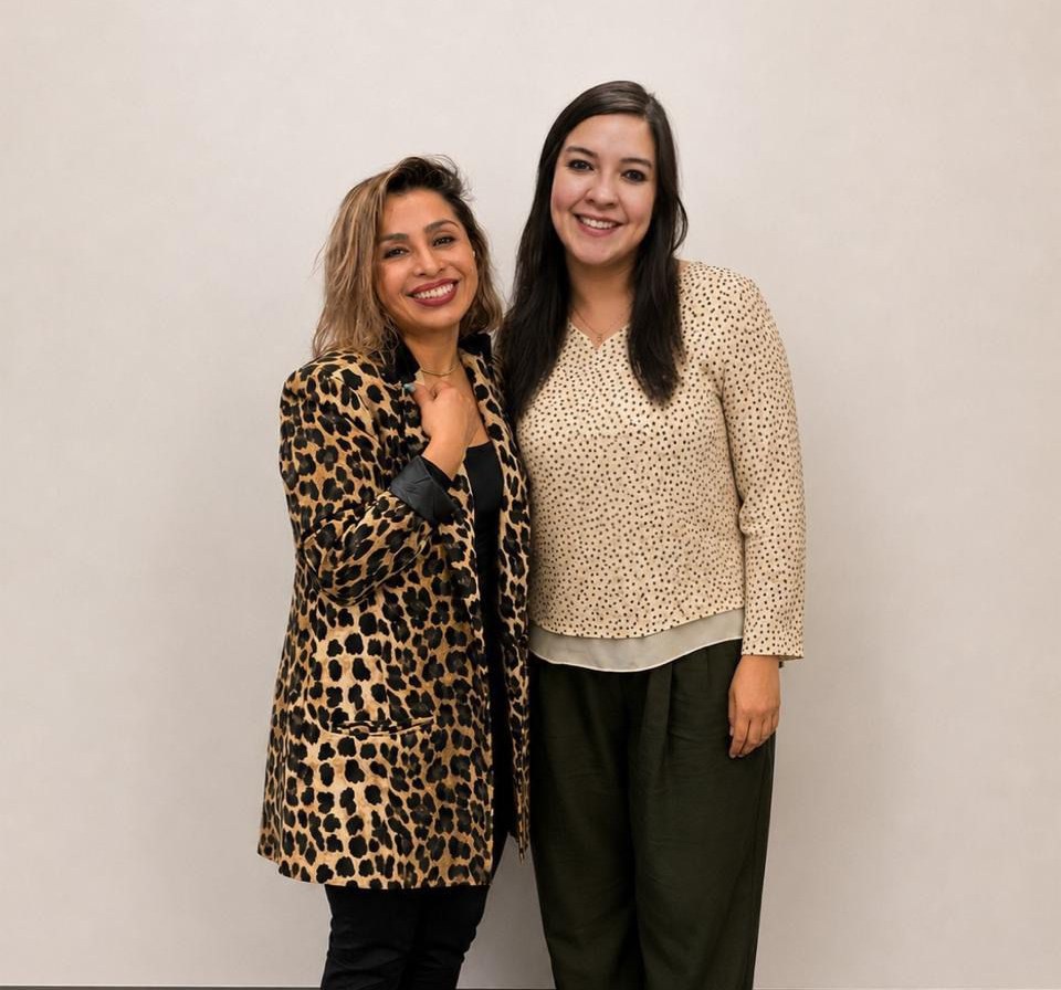 FOTO academicas de periodismo obtienen beca