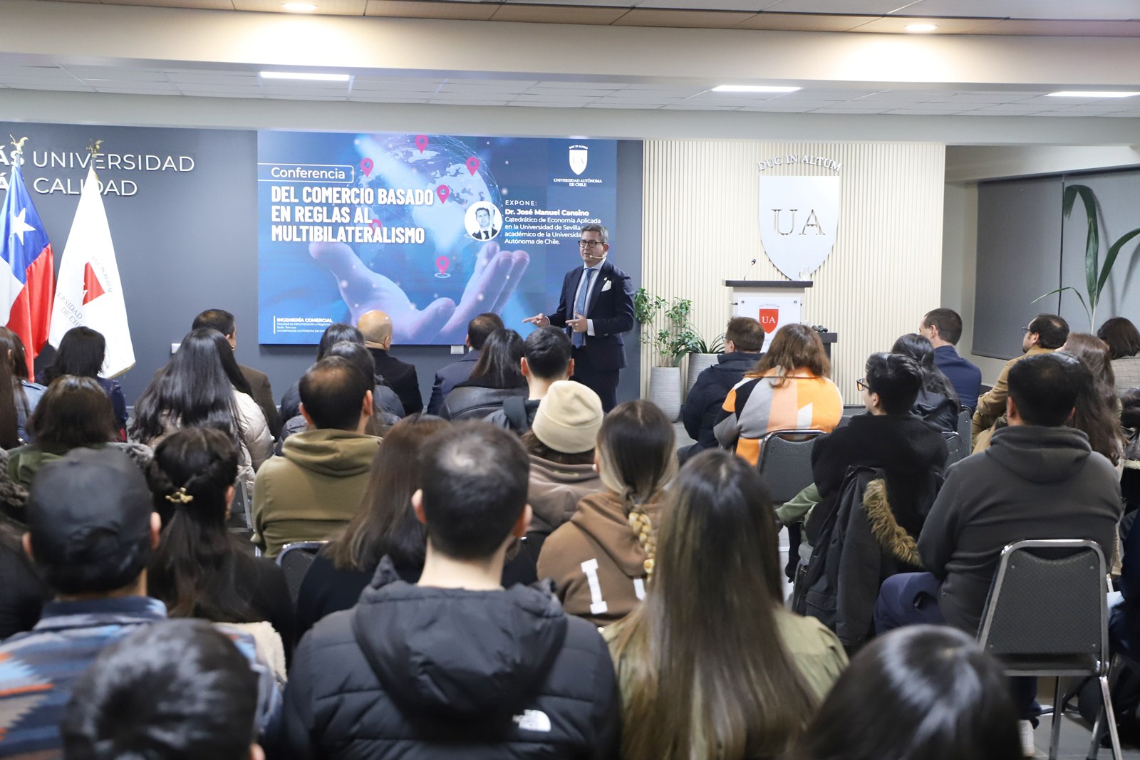 FOTO conferencia multibilateralismo temuco 1