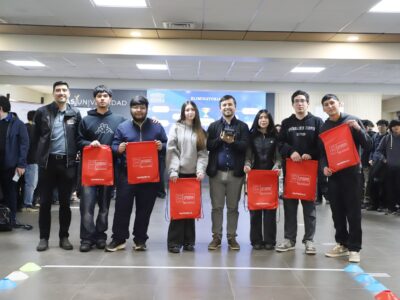 Universidad desafía a estudiantes de Ingeniería Civil Informática a crear prototipos desde primer año