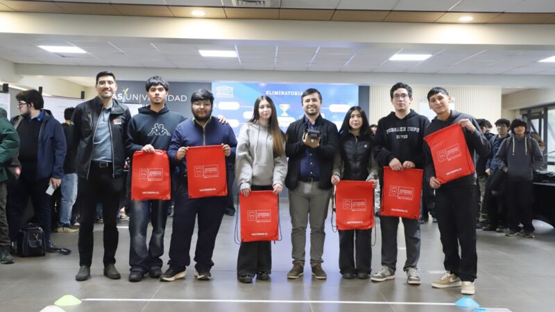 Universidad desafía a estudiantes de Ingeniería Civil Informática a crear prototipos desde primer año