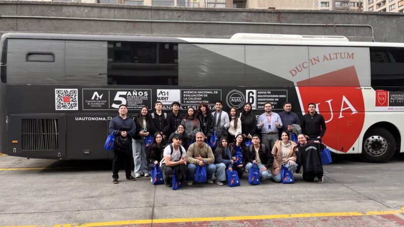 Estudiantes de Química y Farmacia fortalecen su formación con gira por laboratorios de la industria farmacéutica