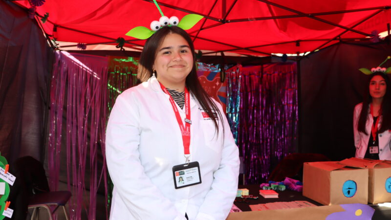 "La escucha activa nos conecta con las personas": estudiante valora aprendizajes durante Feria de Promocion de Salud