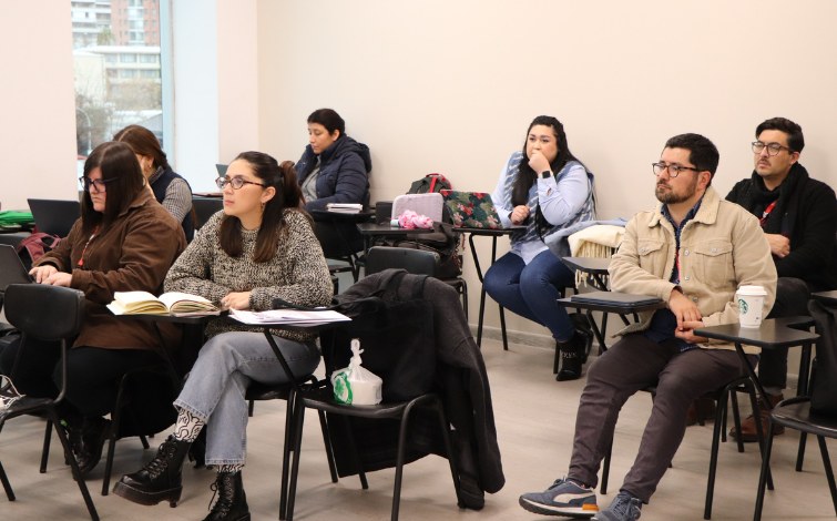 Carrera de Terapia Ocupacional capacita a sus docentes en diseño de instrumentos de evaluación