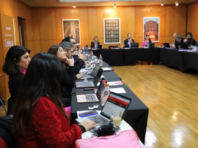 Facultad de Derecho avanza en rediseño curricular para responder a los desafíos de la Inteligencia Artificial