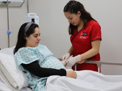 Profesionales de la salud fortalecen competencias para una atención del parto respetada y basada en evidencia