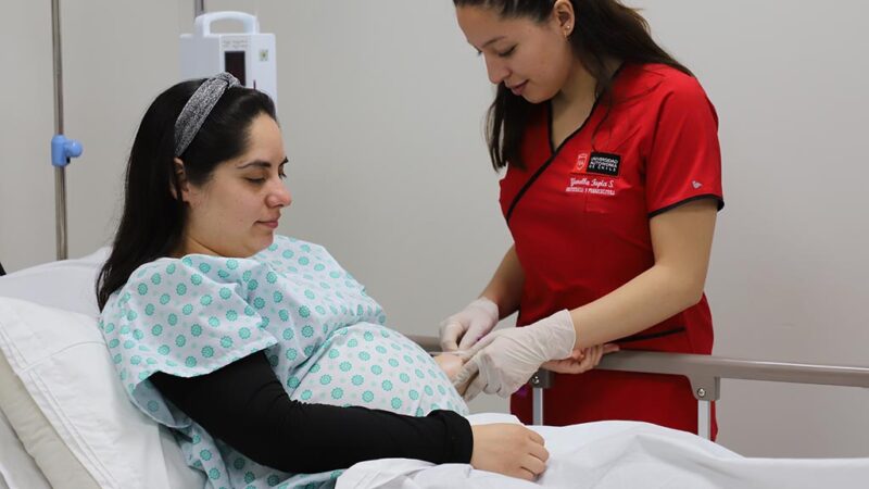 Profesionales de la salud fortalecen competencias para una atención del parto respetada y basada en evidencia