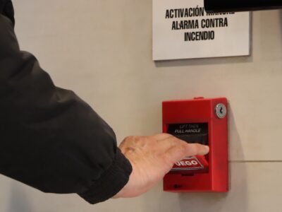 Simulacros de evacuación en la Sede Santiago permiten revisar protocolos y procedimientos ante emergencias