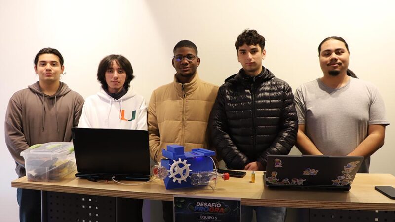 Estudiantes desarrollan plataformas flotantes para monitorear ecosistemas acuáticos