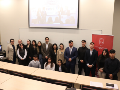 Estudiantes de Ingeniería Comercial presentan resultados de sus investigaciones de mercado (A+S)