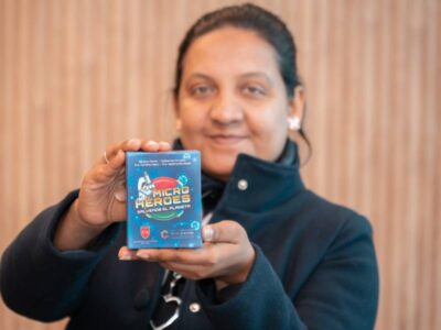Microhéroes: Investigadora de la U. Autónoma desarrolla juego de cartas educativo sobre bacterias con apoyo del Centro de Comunicación de las Ciencias