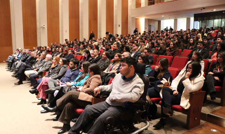 ExperienciaUA realizó ceremonia de asunción de los Centros de Estudiantes 2026-2027 de Sede Santiago
