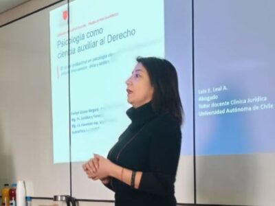 Estudiantes en práctica de la Clínica de Atención Psicológica profundizan conocimientos sobre procesos judiciales
