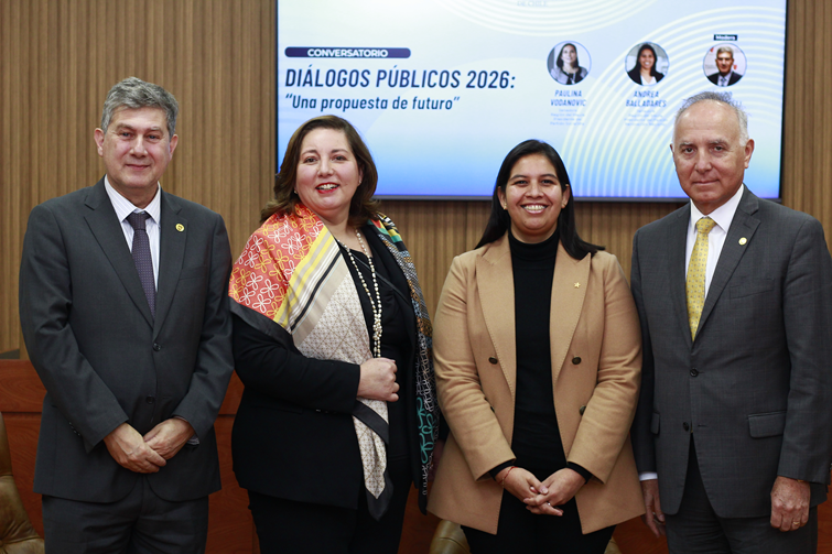 Escuela de Gobierno realiza en Talca su primer Conversatorio Diálogos Públicos, con dos senadoras de la Región del Maule