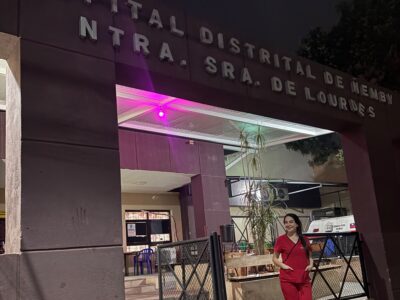 “Esta experiencia marcó mi formación”: estudiante de Obstetricia y Puericultura finaliza su práctica curricular en Paraguay