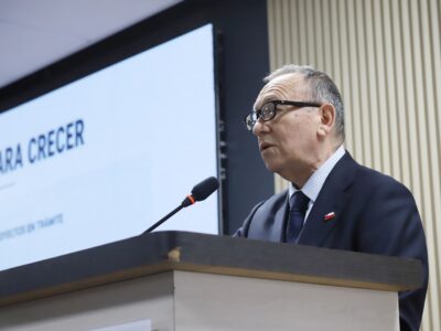 Ministro García Ruminot aborda avances legislativos y desafíos de gobernabilidad en conversatorio de la Escuela de Gobierno