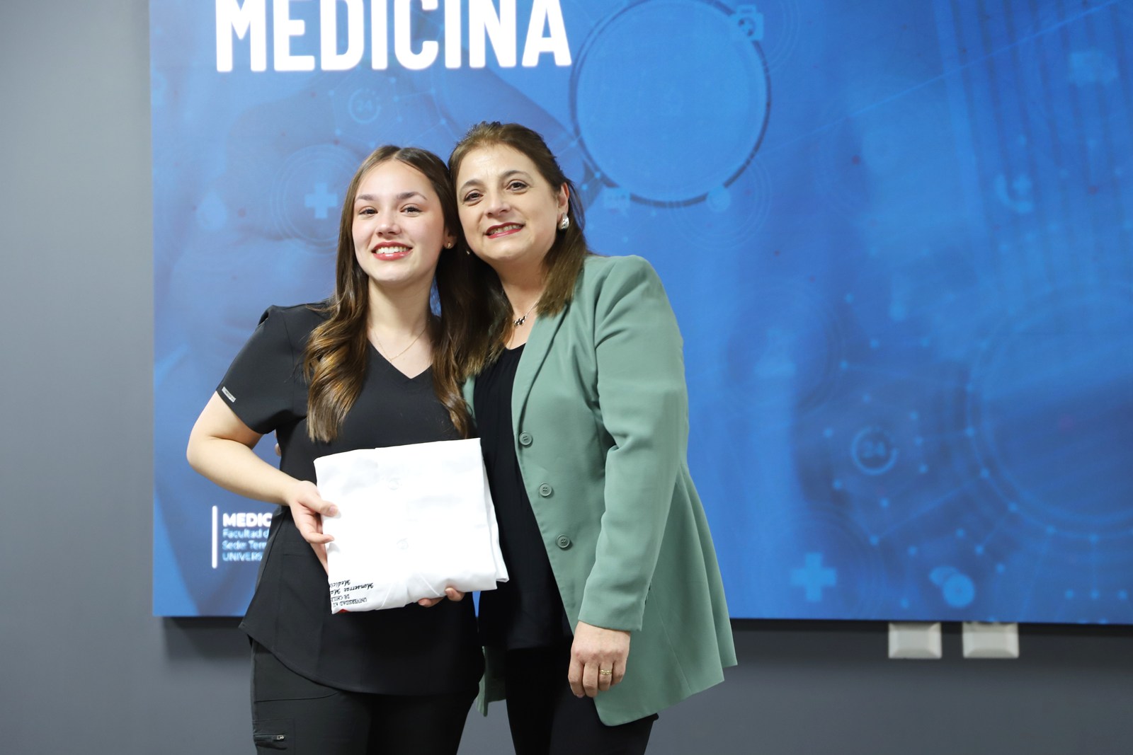 FOTO primera investidura medicina 6