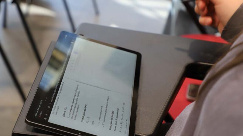 Nueva plataforma de inteligencia artificial fortalece el aprendizaje y apoya la labor docente