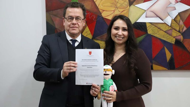 Carrera de Obstetricia y Puericultura es reconocida por iniciativa “365 días de Buen Trato”
