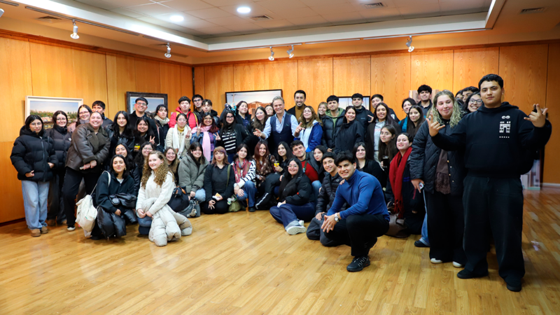 Universidad Autónoma lanzó “Ventana al Mundo”, nueva serie audiovisual conducida por Amaro Gómez-Pablos
