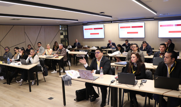 Facultad de Derecho lanzó Micro Máster Internacional sobre inteligencia artificial aplicada a los sistemas de justicia