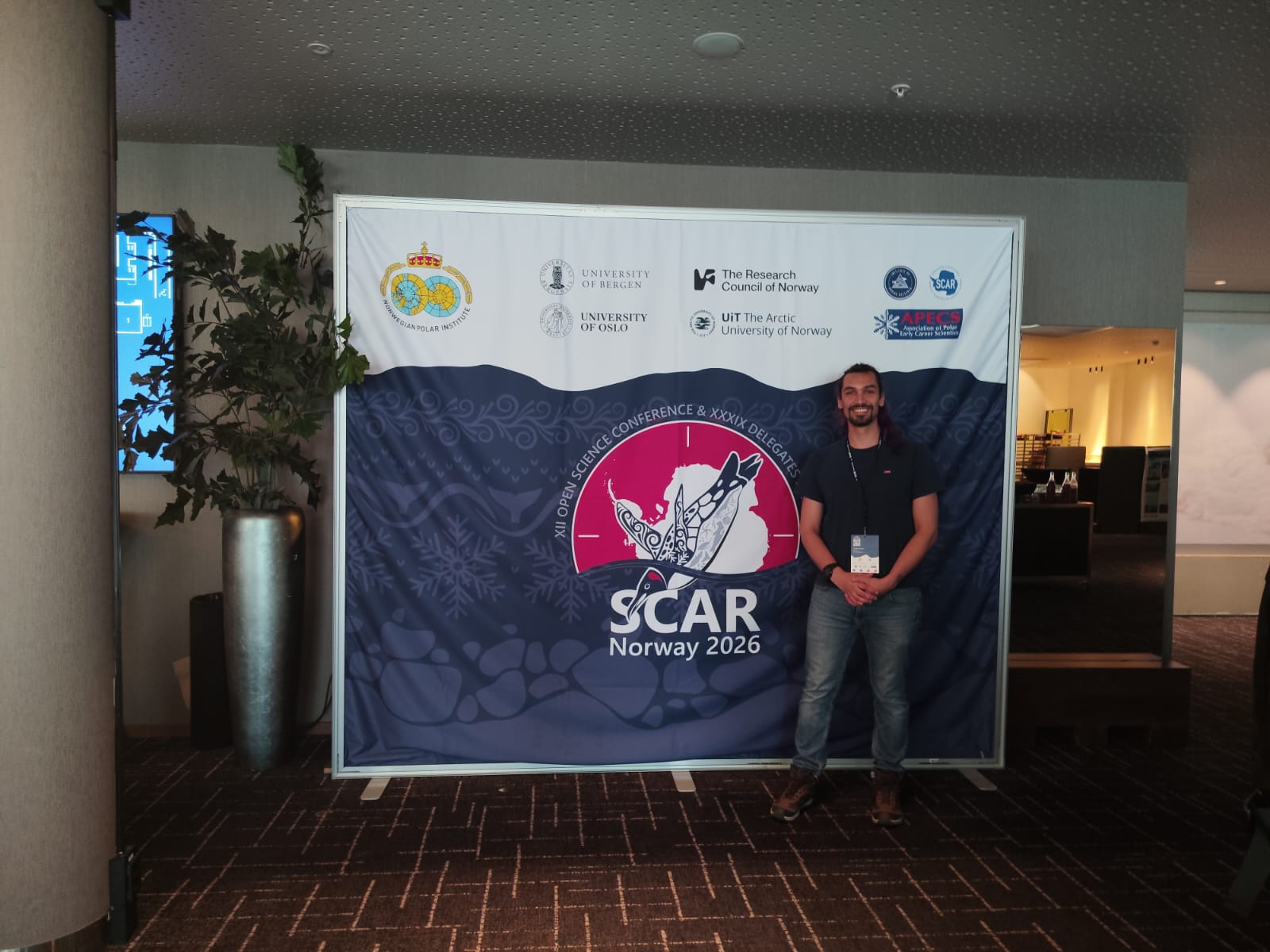 Estudiante de doctorado de la Universidad Autónoma destaca en la mayor conferencia mundial de ciencia antártica en Noruega