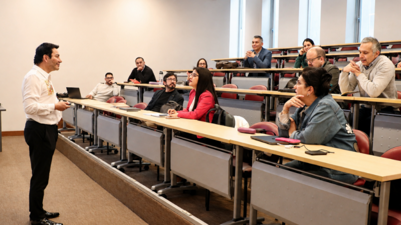 Dirección de Postgrados de la Universidad Autónoma impulsa el uso ético de la inteligencia artificial en la formación académica 