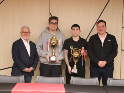 Universidad Autónoma de Chile reconoció a sus selecciones campeonas de fútbol y tenis de mesa 