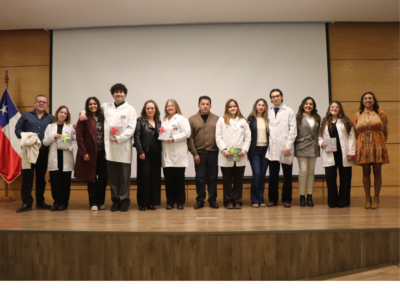 Carrera de Pedagogía en Inglés invistió a futuros profesores en tradicional ceremonia 