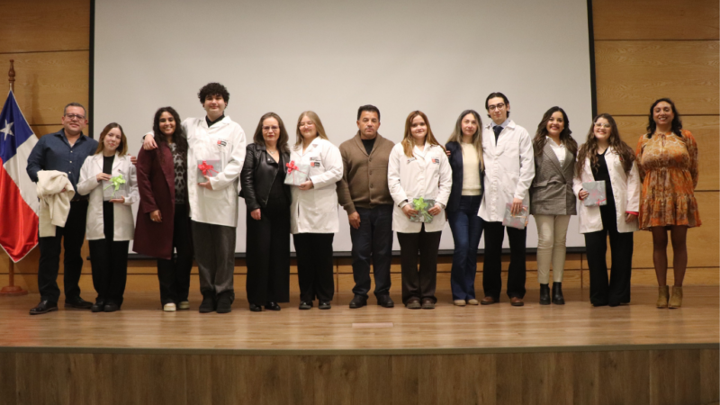 Carrera de Pedagogía en Inglés invistió a futuros profesores en tradicional ceremonia 