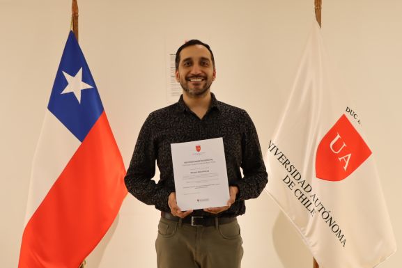 Académico de Pedagogía en Inglés gana concurso de la Sede Santiago que promueve el buen trato