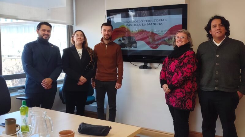 Vicedecana de la Universidad de Castilla-La Mancha se reunió con estudiantes del Doctorado en Ciencias Sociales para reforzar líneas de investigación y colaboración académica