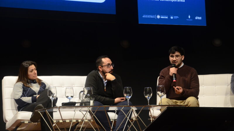 Universidad Autónoma presentó investigación sobre pensamiento crítico en formación médica en jornada internacional en Uruguay