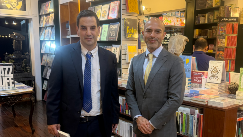 Instituto de Investigación en Derecho coedita obra clave sobre Análisis Económico del Derecho junto a referentes de Iberoamérica