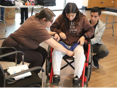 Estudiantes de Terapia Ocupacional de la Universidad Autónoma de Chile se preparan para transformar vidas con sillas de ruedas