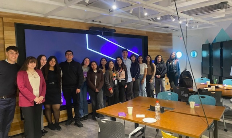 Estudiantes de Ingeniería Comercial de Providencia visitaron Accenture Chile