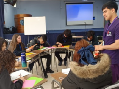 Carreras de Periodismo y Nutrición y Dietética impulsan proyecto de alfabetización alimentaria con estudiantes del Liceo 7 de Providencia