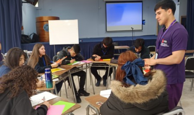 Carreras de Periodismo y Nutrición y Dietética impulsan proyecto de alfabetización alimentaria con estudiantes del Liceo 7 de Providencia