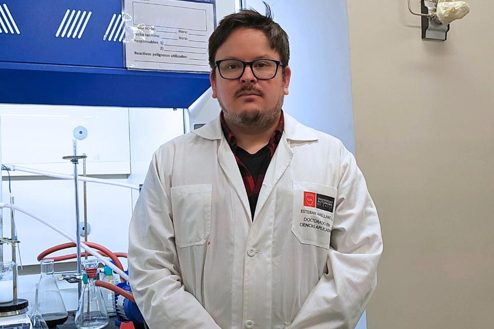 Estudiante del Doctorado en Ciencias Aplicadas se adjudica proyecto VIU 2026 para transformar paneles solares en insumos agrícolas