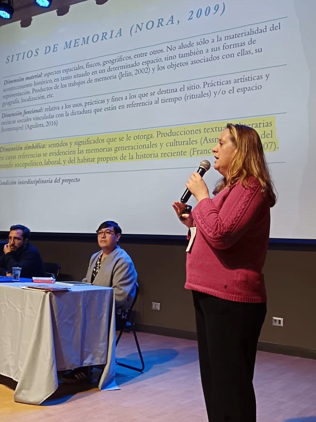 FOTO academica expone en congreso de literatura 2
