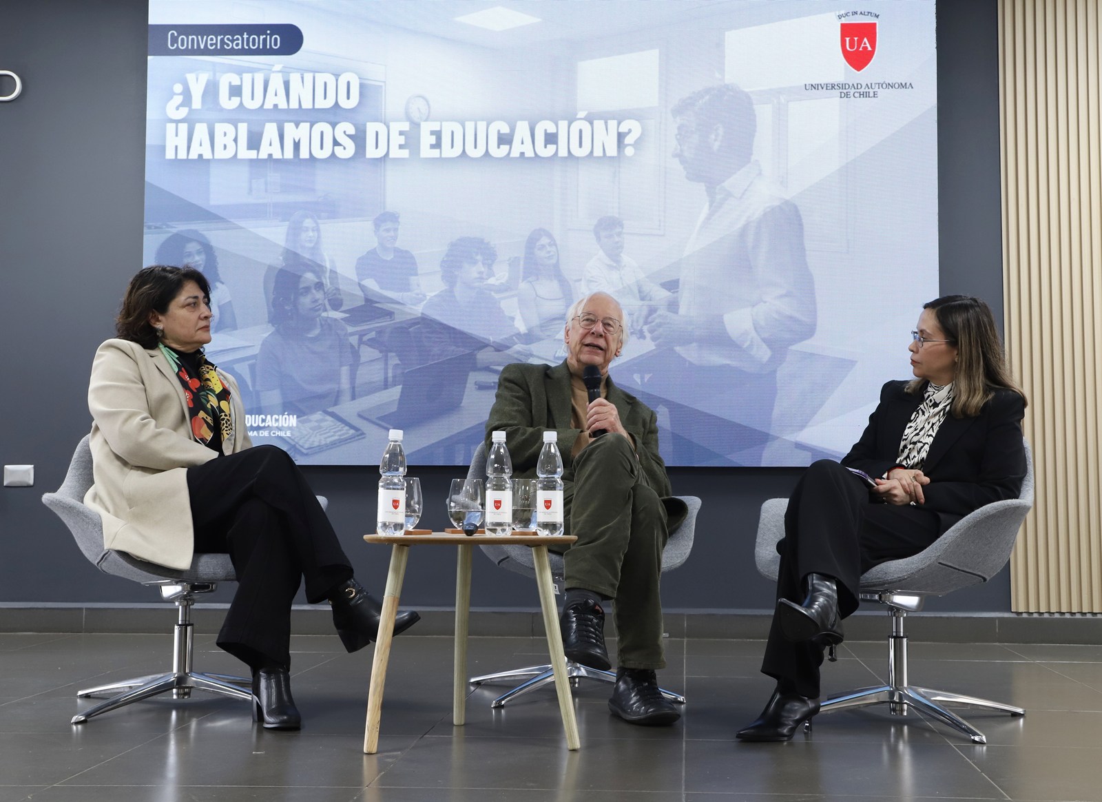 FOTO conversatorio con el dr. brunner 1