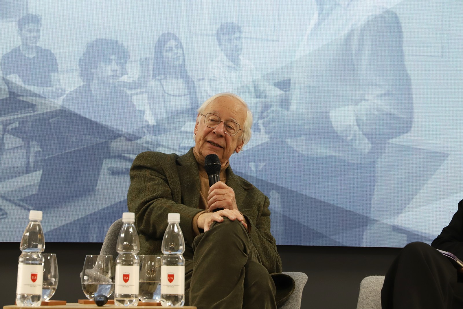 FOTO conversatorio con el dr. brunner 3