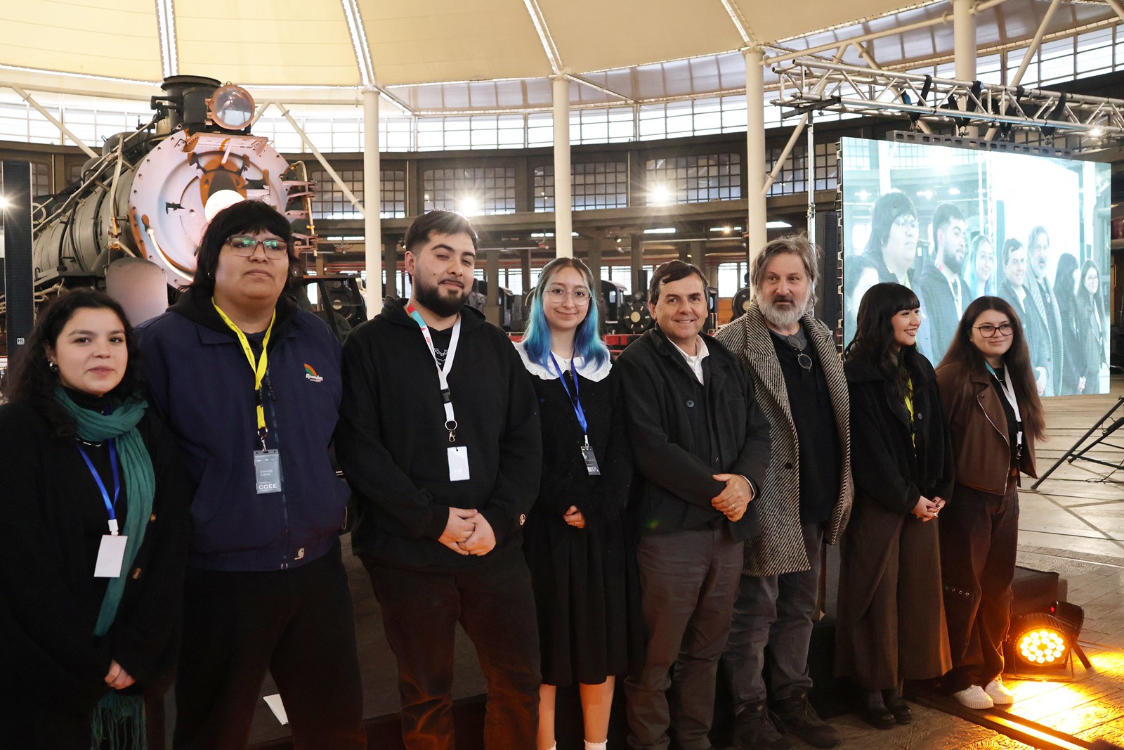 FOTO conversatorio con radic y estudiantes arquitectura 2