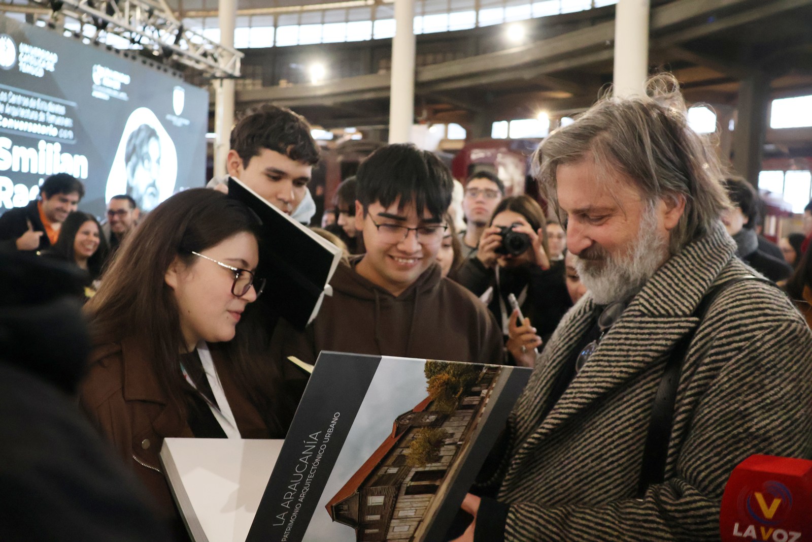FOTO conversatorio con radic y estudiantes arquitectura 3