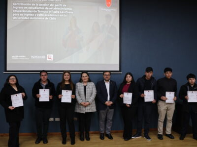 Universidad Autónoma certifica a estudiantes del Liceo Padre Óscar Moser tras participar en proyecto de preparación para la educación superior