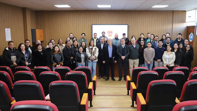 Especialidades médicas fortalecen formación en investigación científica y políticas públicas basadas en evidencia